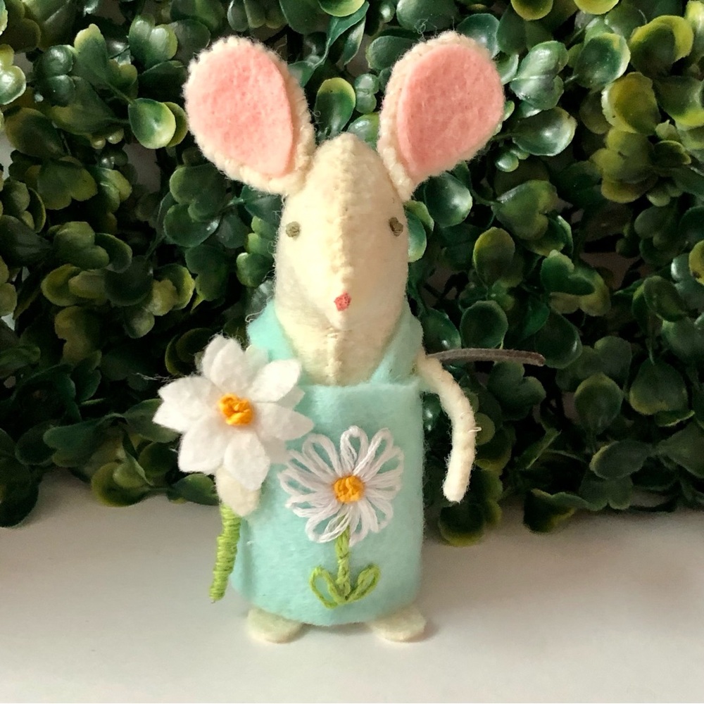 Daisy Felt Mouse Art Doll Embroidery Flower minty sundress Hand-sewn handmade